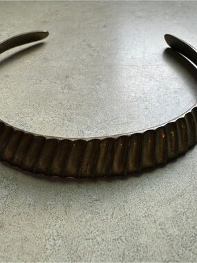 Ribbed Metal Cuff Necklace in Antique Brass Tone